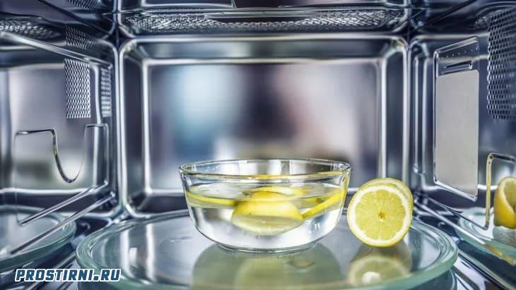 Очистите духовку водой с лимоном, чтобы они были менее грязными
