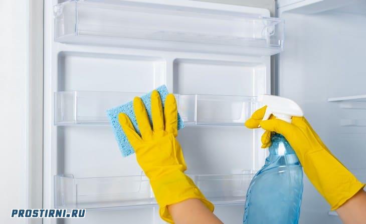 Как почистить холодильник, который пахнет